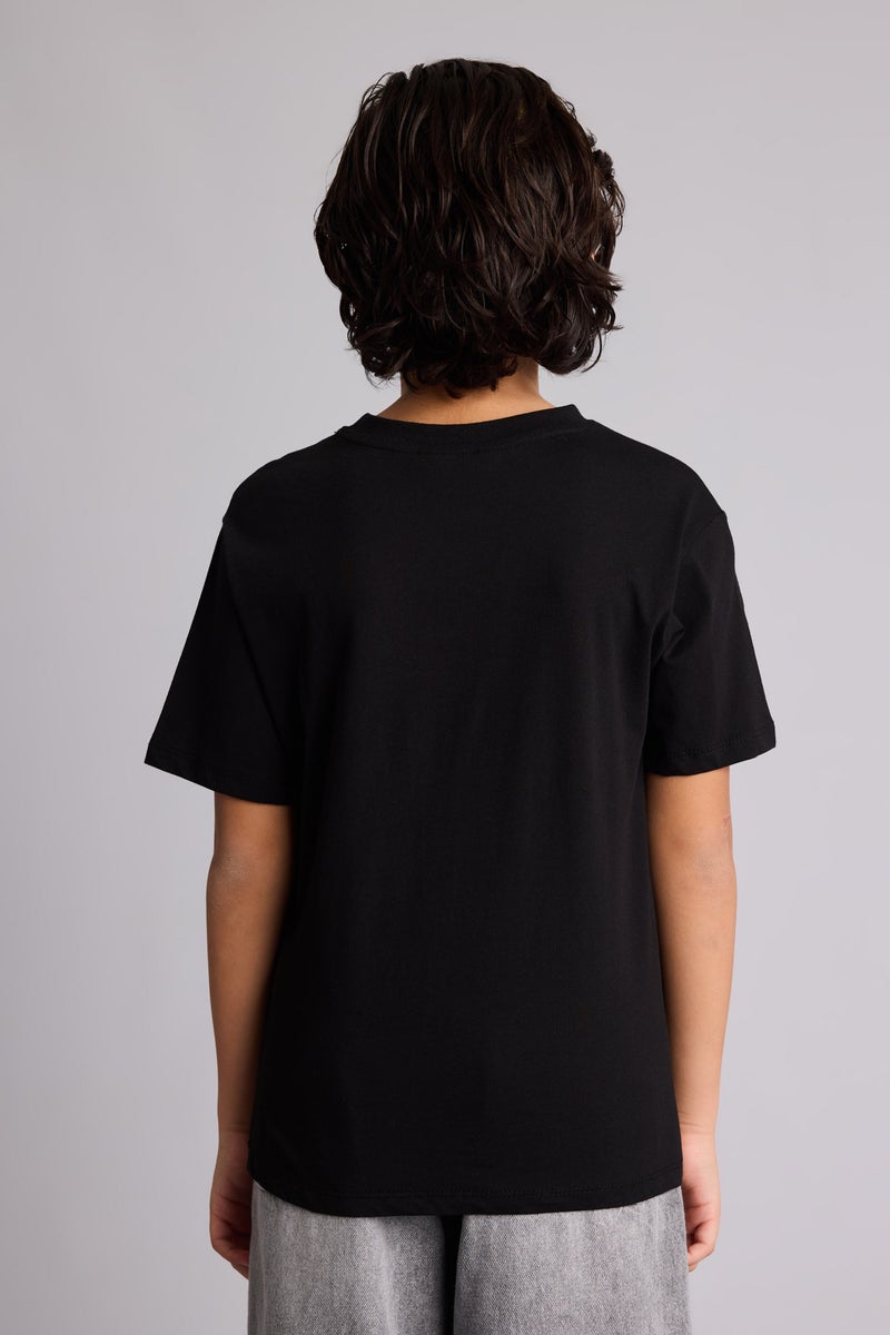 ديفاكتو تيشيرت اولادي نص كم مطبوع قصة عادية برقبة مستديرة - Image 5